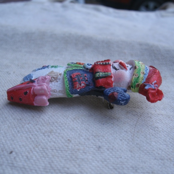 Vintage Holiday Snowman Pin - Picture 4 of 8